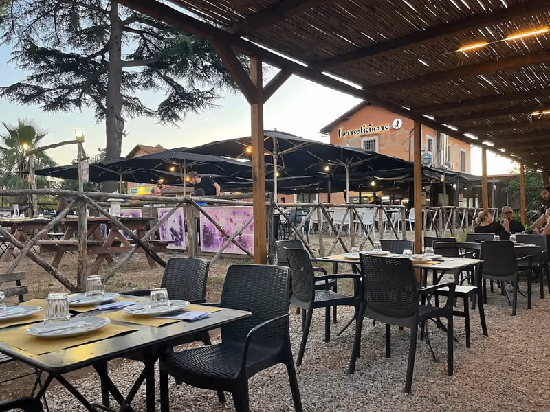 La sala all'aperto sotto la tettoia