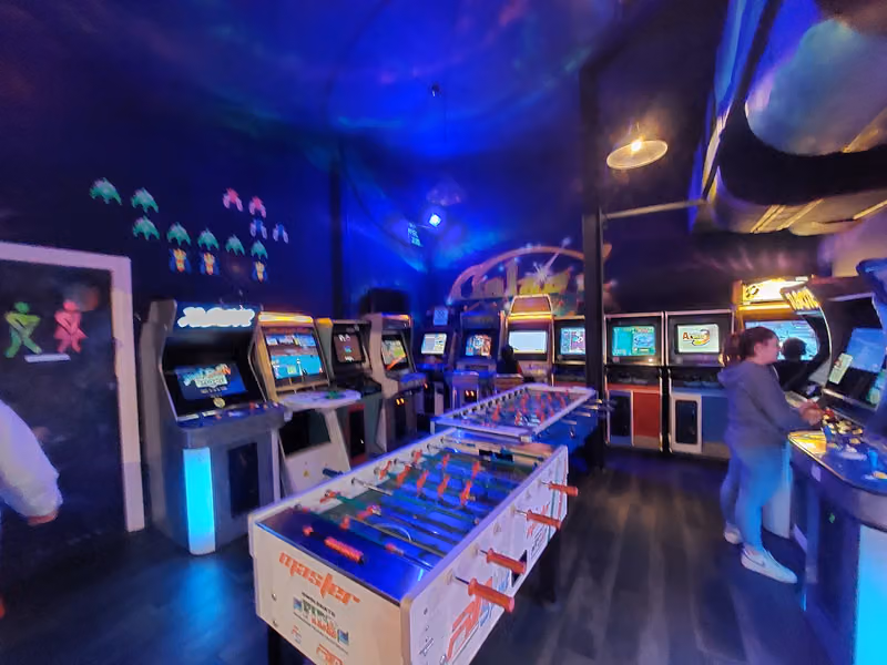 Arcade and food