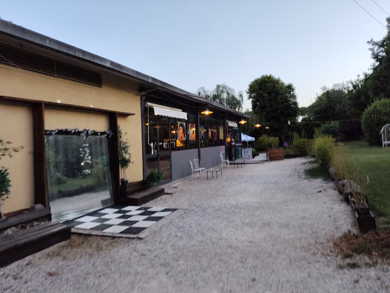 Voia food, wine & Cocktail bar