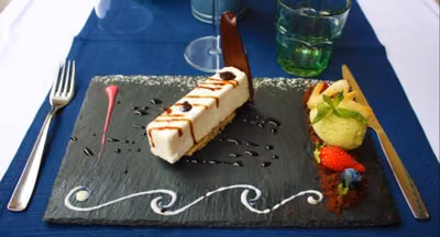 MoMo Kitchen & Bar
