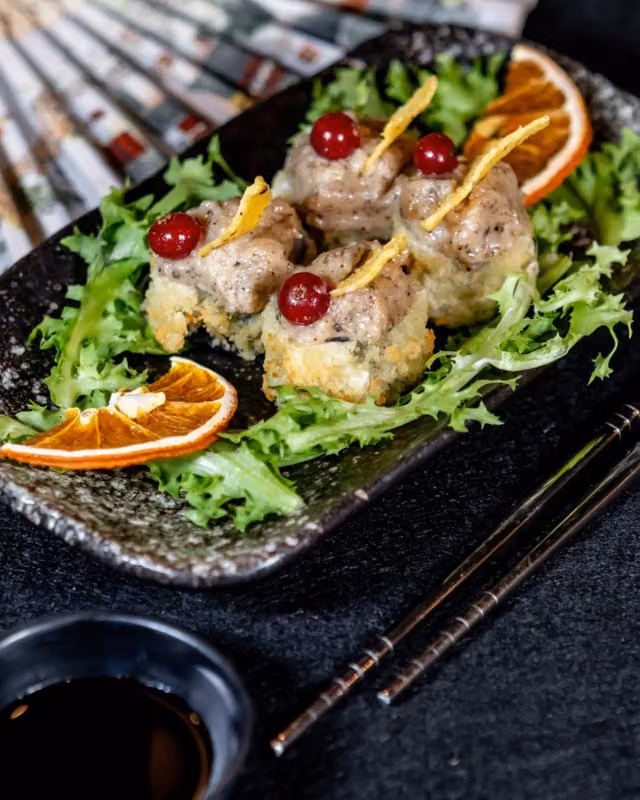 Dim sum tempura con ribes e agrumi