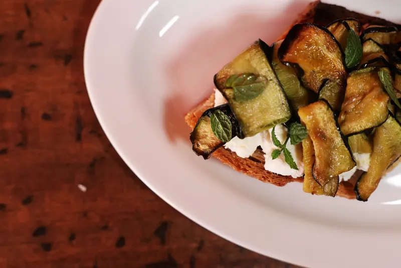 Crostone con ricotta e zucchine, dettaglio