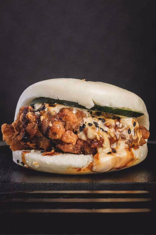 Bao con pollo fritto