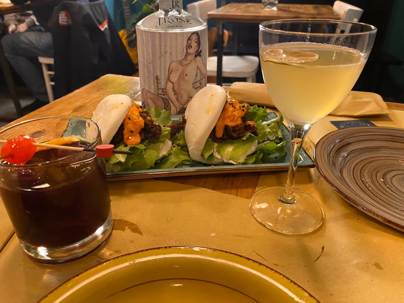 Aperitivo: tagliere e cocktail