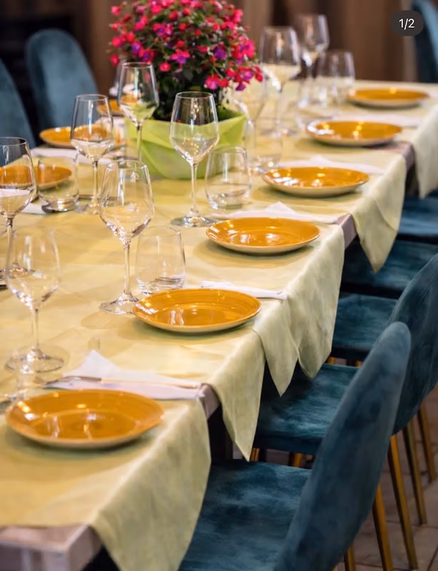 Tavolata allestita per una festa