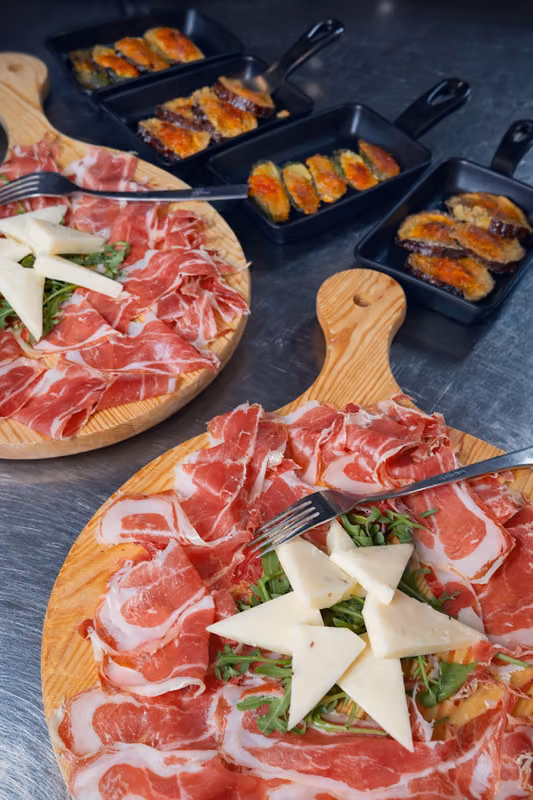 Tagliere e stuzzichini per l'aperitivo