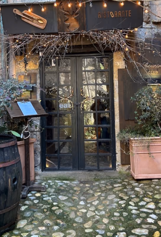 La porta d'ingresso in Via Cavour 26